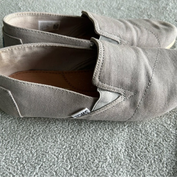 TOMS: gray - Picture 2 of 3